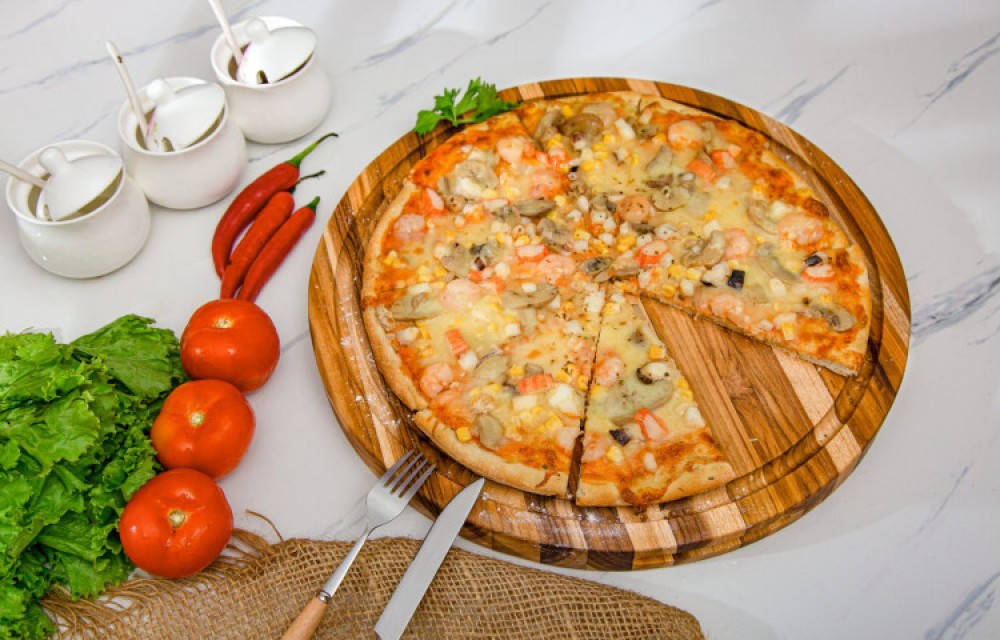 Round Teak Cutting Board With Hand Grip And Juice Groove